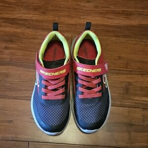 Boys Size 4 Skechers Sneakers Euc